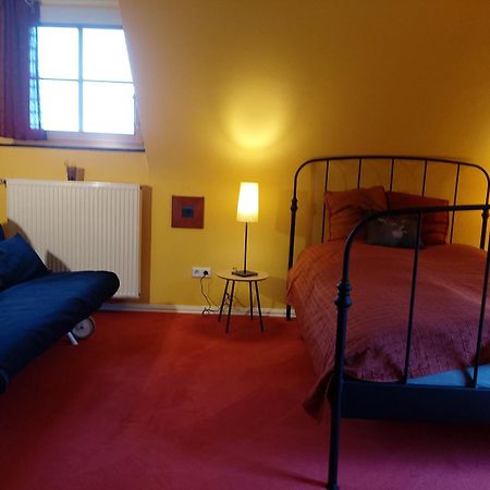 Kemenate Zimmer Gechaichnishof 7Born Maring-Noviand Buitenkant foto